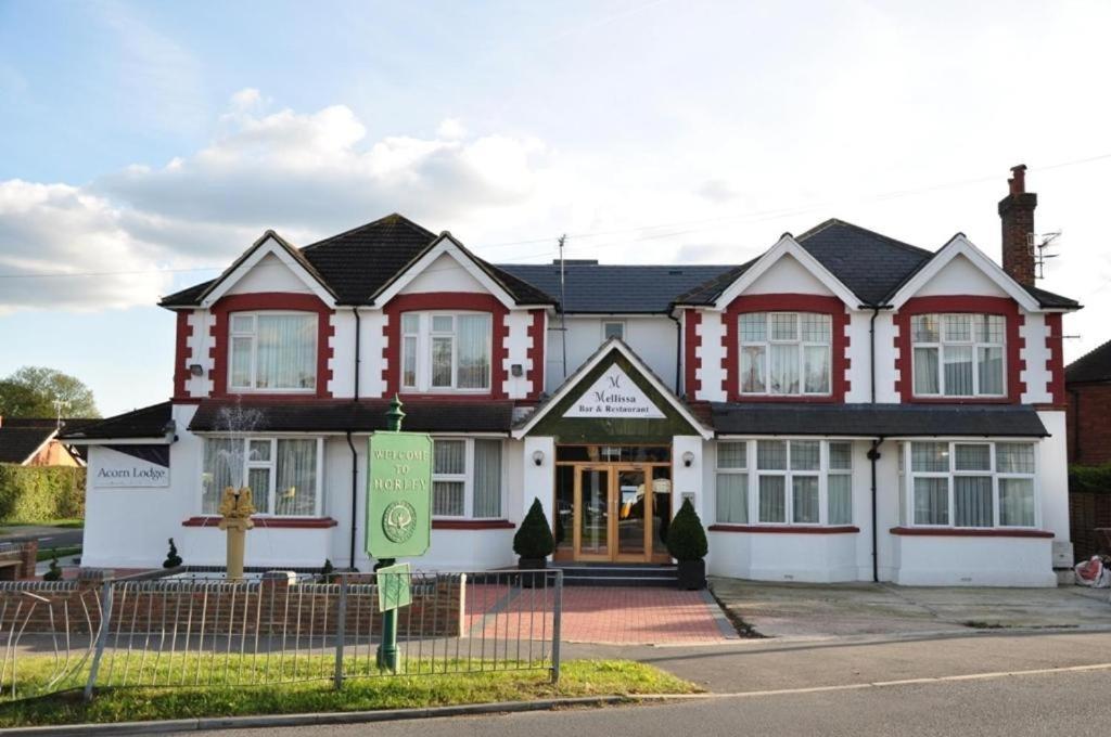 Acorn Lodge Hotel Gatwick & Parking Horley Exterior foto