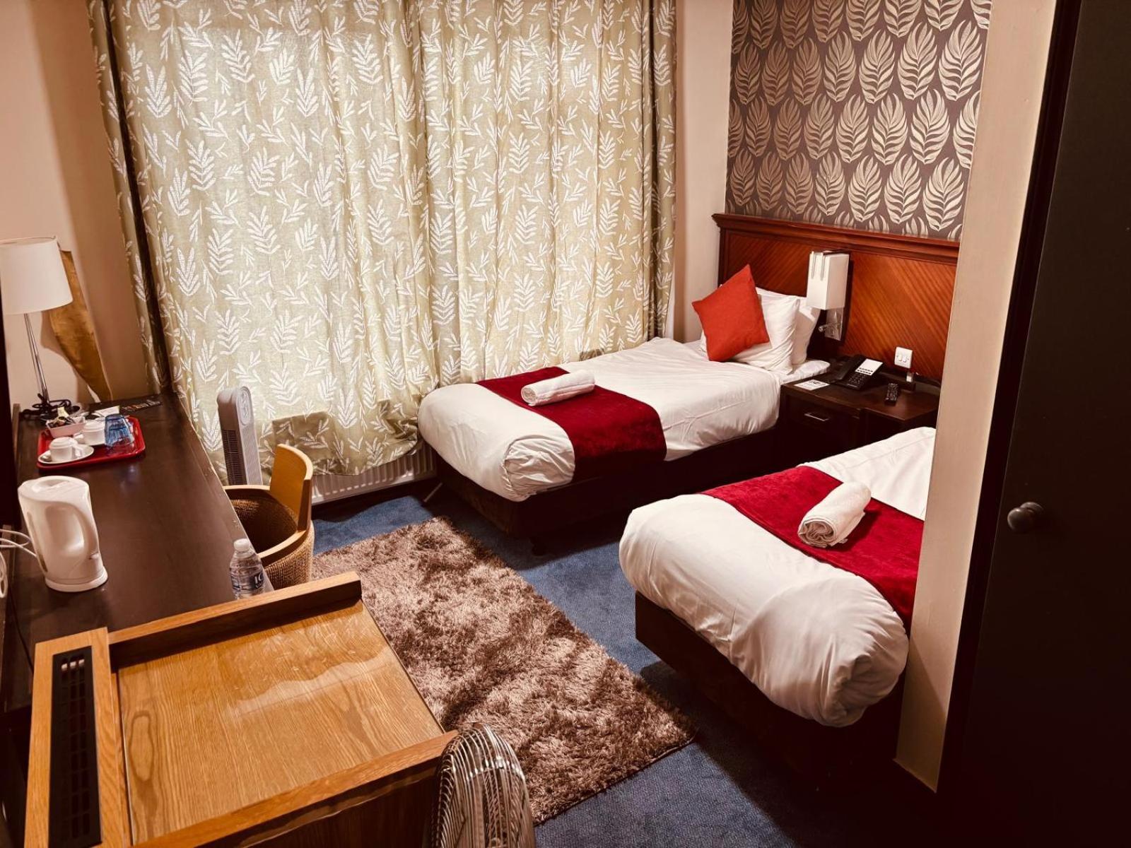 Acorn Lodge Hotel Gatwick & Parking Horley Exterior foto