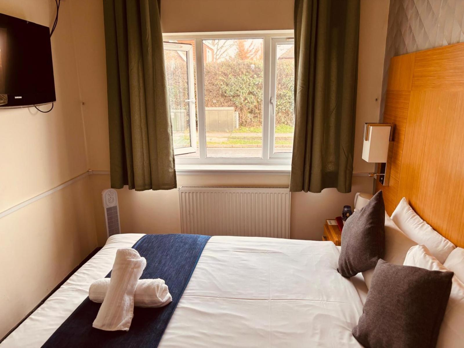 Acorn Lodge Hotel Gatwick & Parking Horley Exterior foto